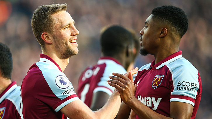 Ben Johnson celebrates with Tomas Soucek