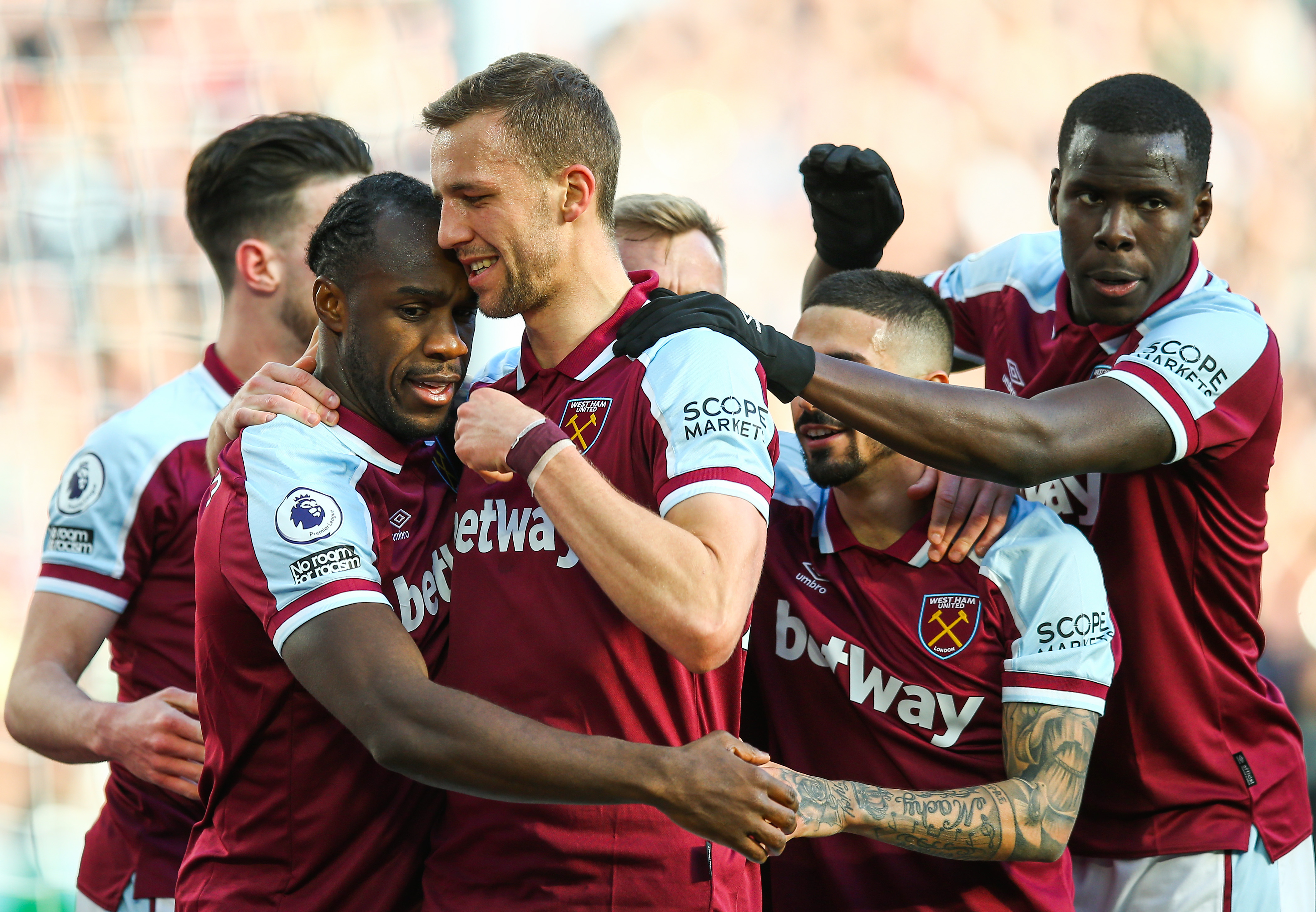 The Hammers celebrate Tomas Soucek's goal