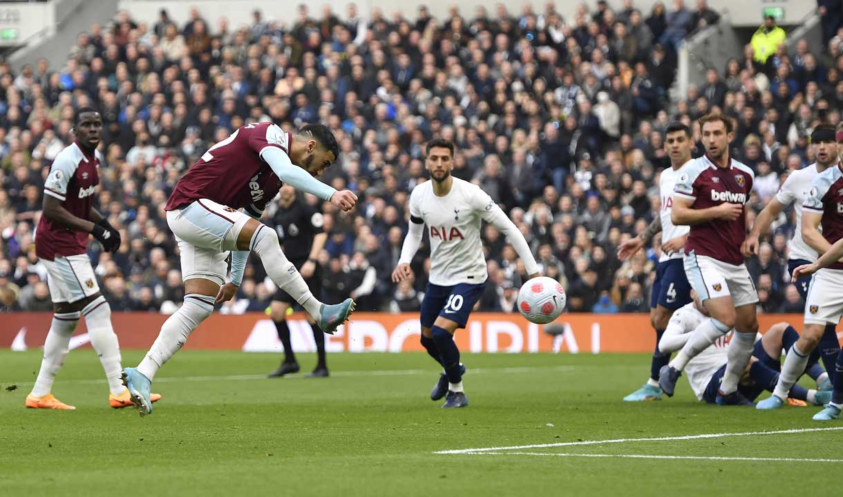 Saïd Benrahma scores