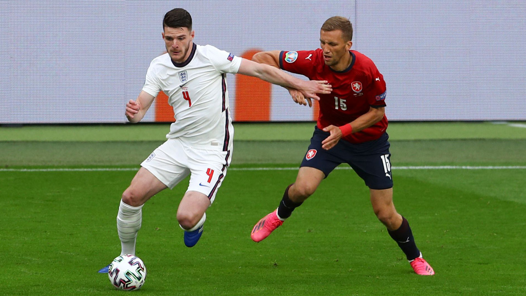 Rice and Souček battle at Euro 2020