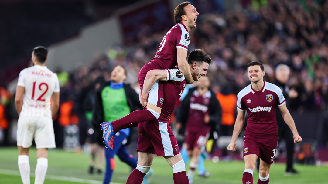 Mark Noble celebrates with Declan Rice