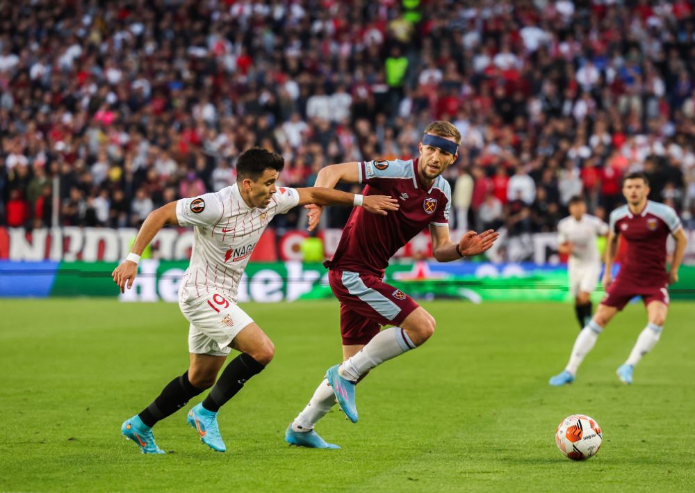 Tomáš Souček in action against Sevilla