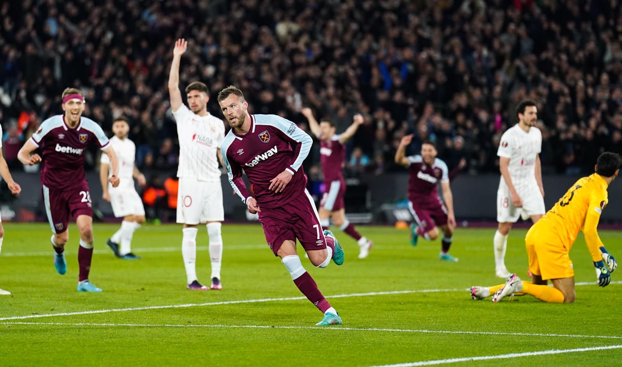 Andriy Yarmolenko celebrates