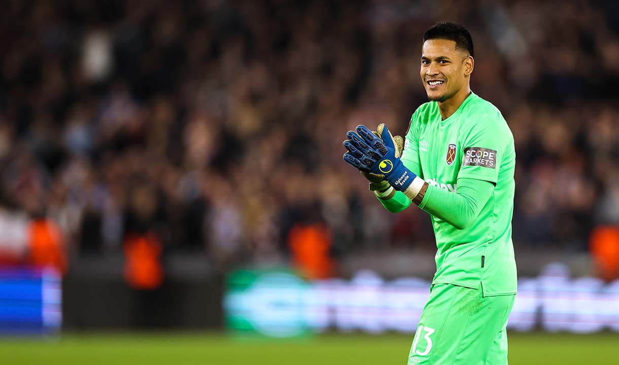 Areola claps the West Ham United fans