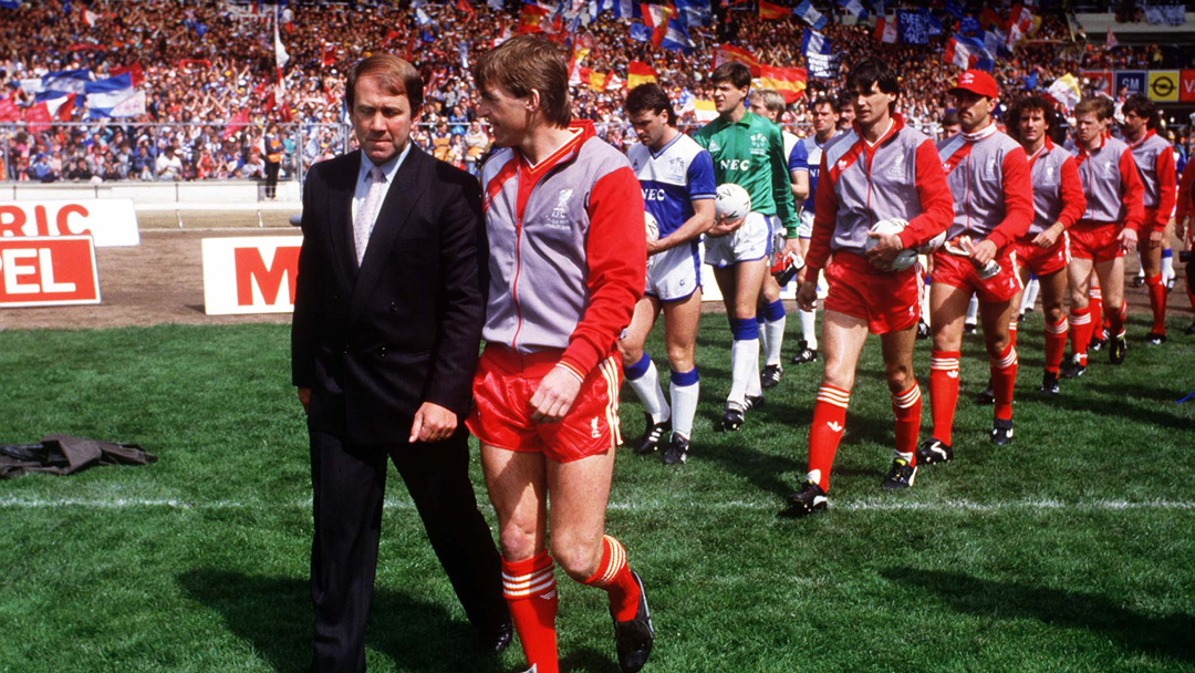Howard Kendall leads Everton out for the 1986 FA Cup final