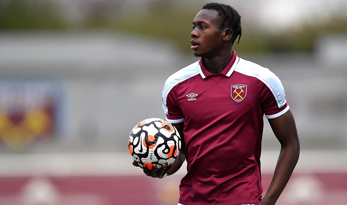 Manny Longelo in action for West Ham United U23s