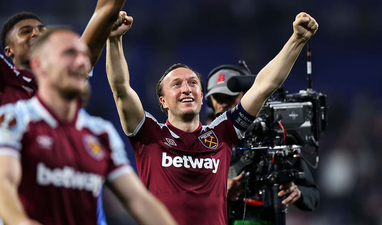 Mark Noble celebrates in lyon