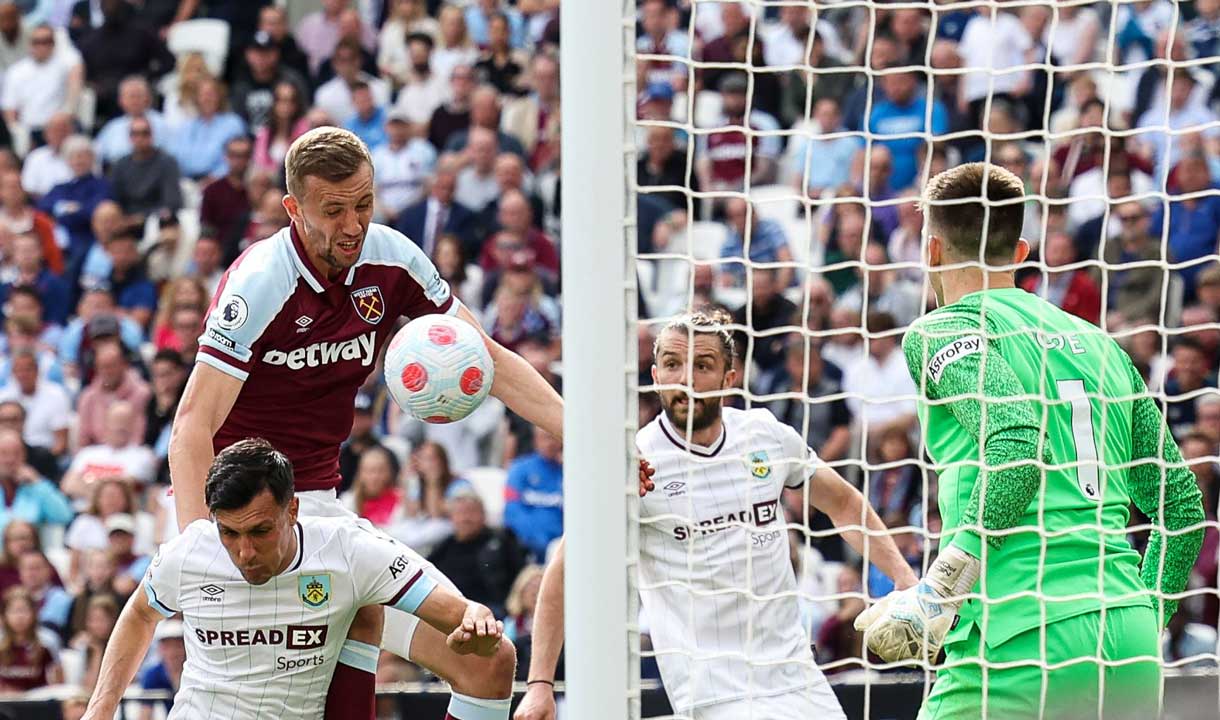 Tomáš Souček scores against Burnley