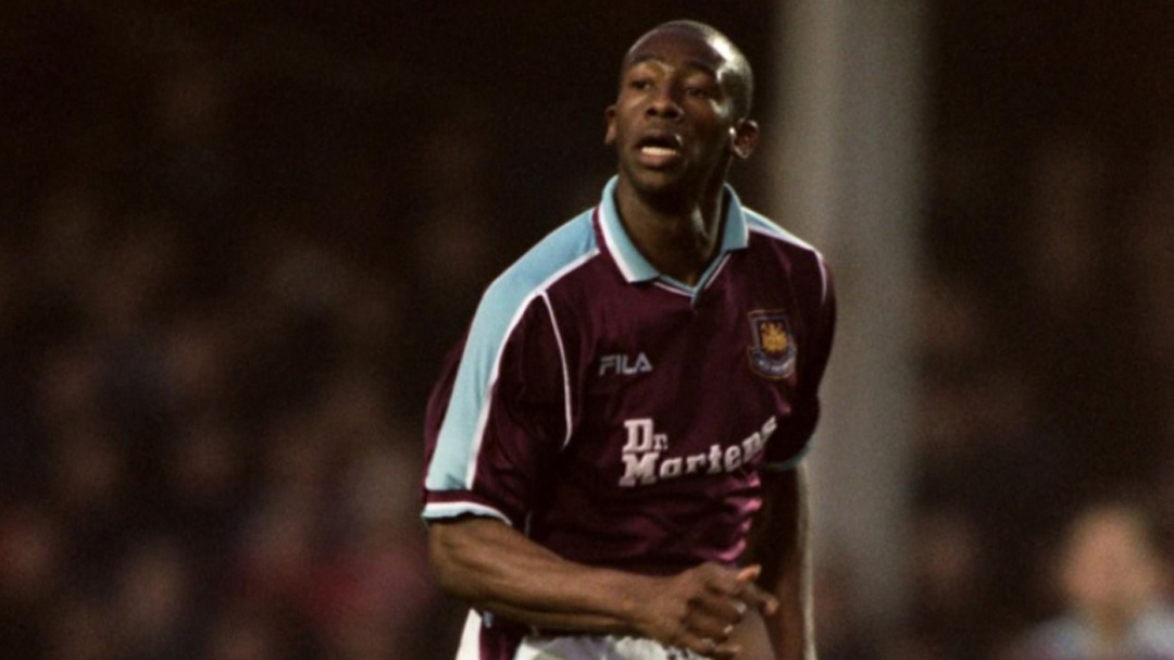 Paulo Wanchope in action in 1999/00