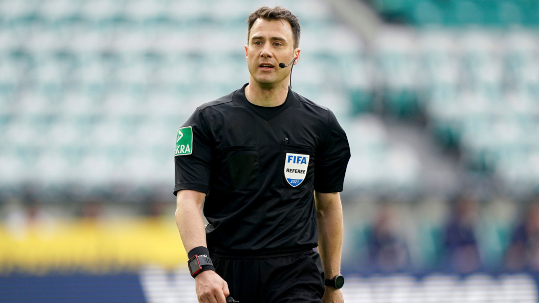 Referee Felix Zwayer