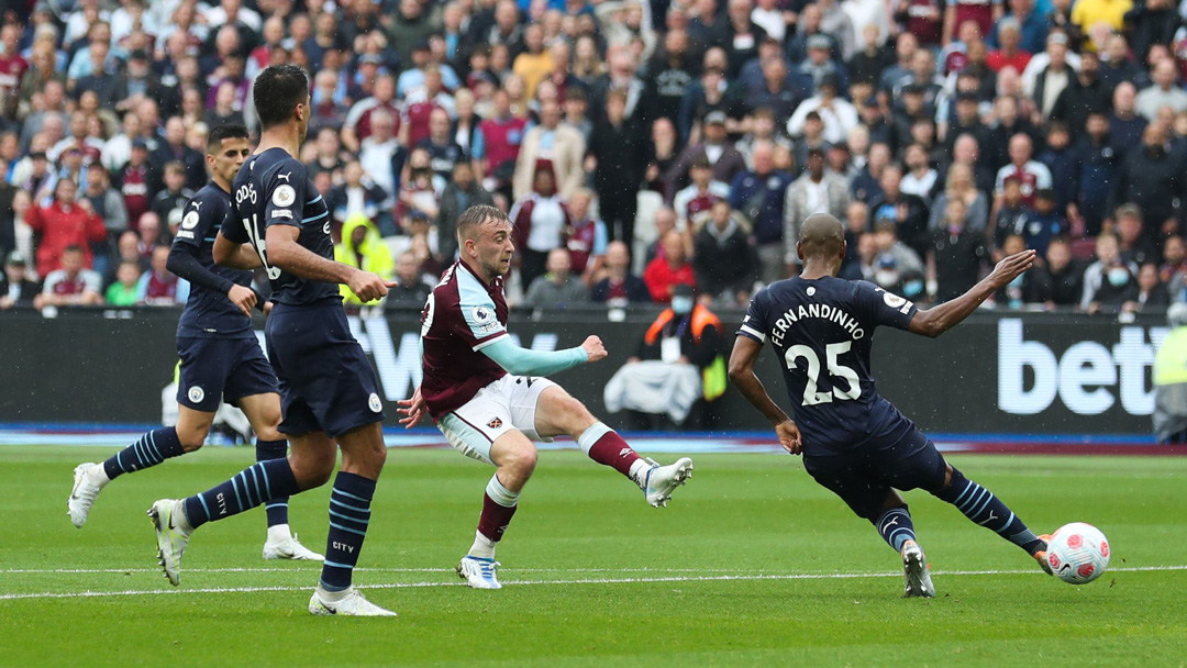 Bowen double and Fabiański penalty save earn heroic point | West Ham ...