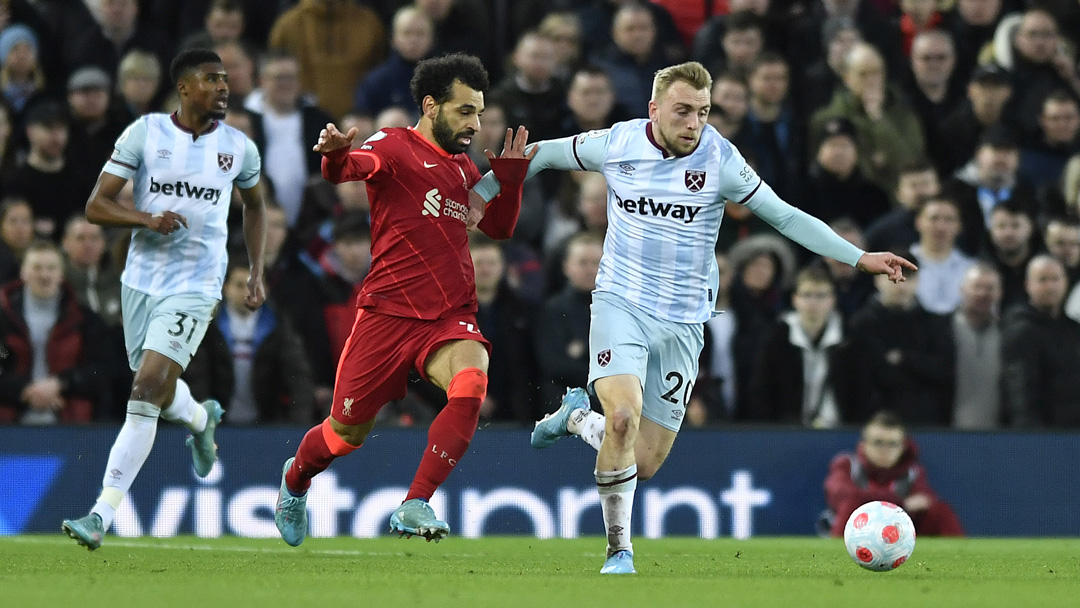 Jarrod Bowen up against Mohamed Salah