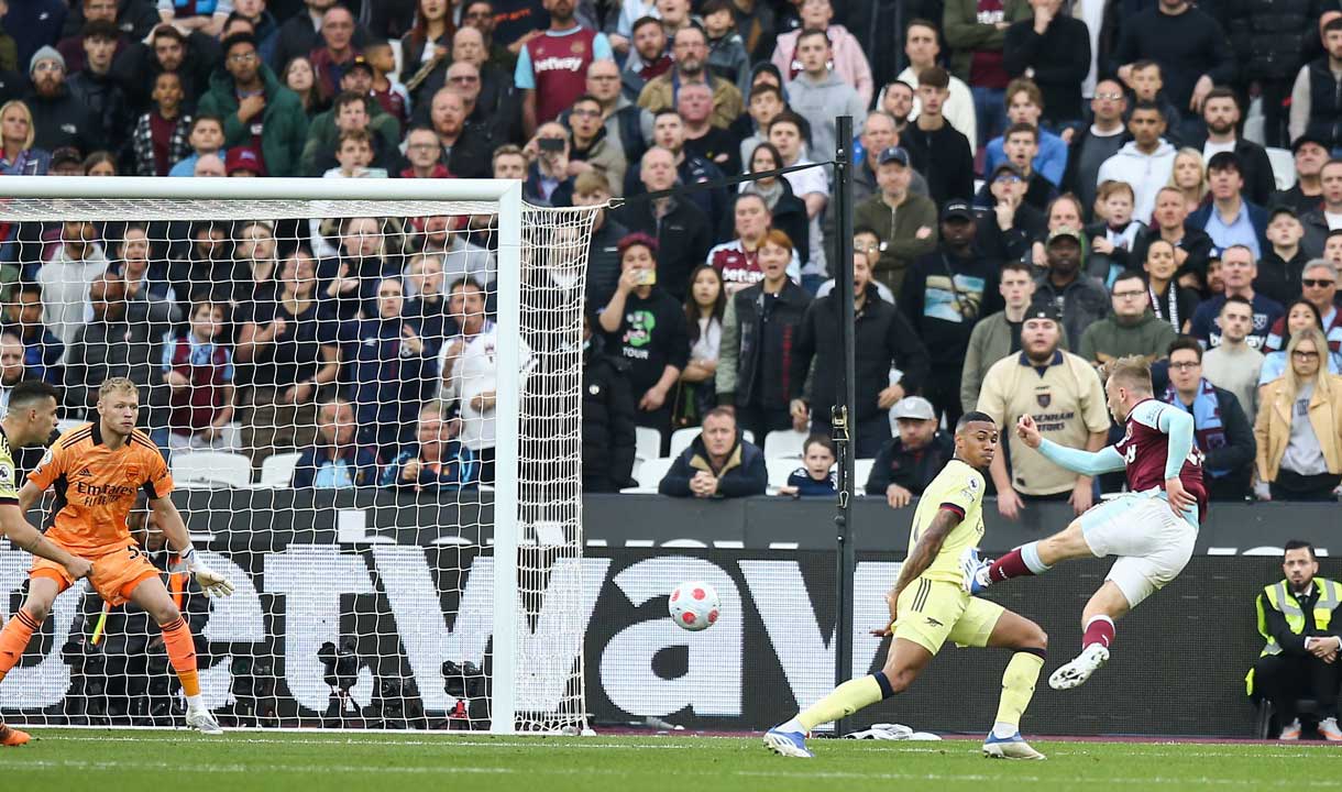 Jarrod Bowen scores against Arsenal