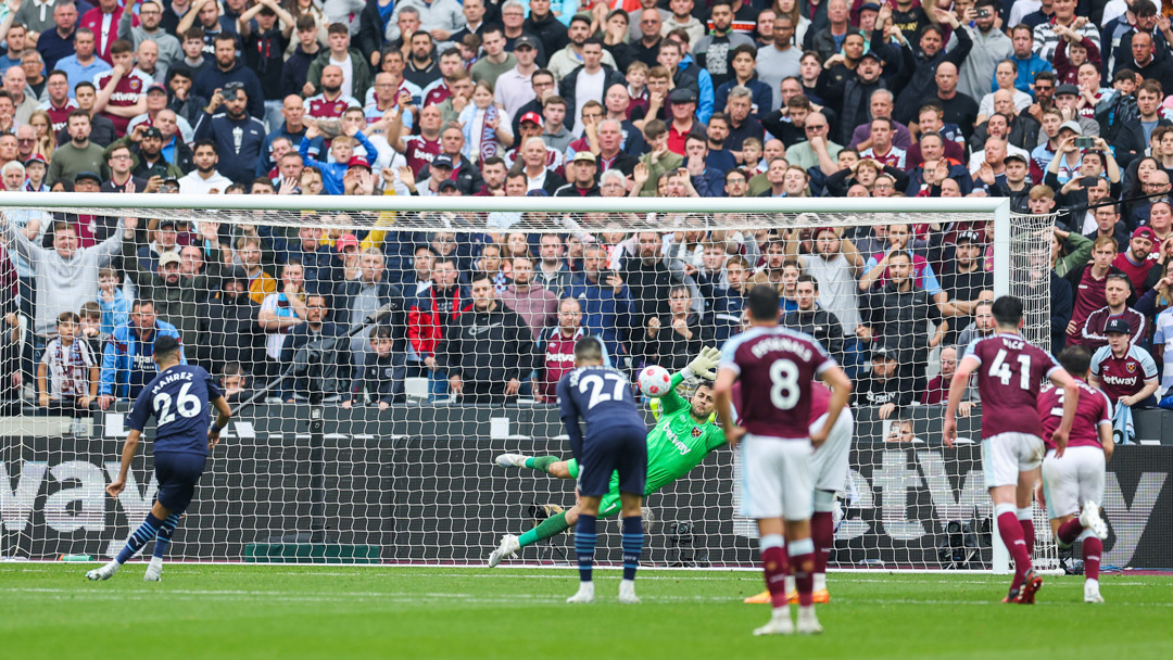 Lukasz Fabianski saves Riyad Mahrez's penalty