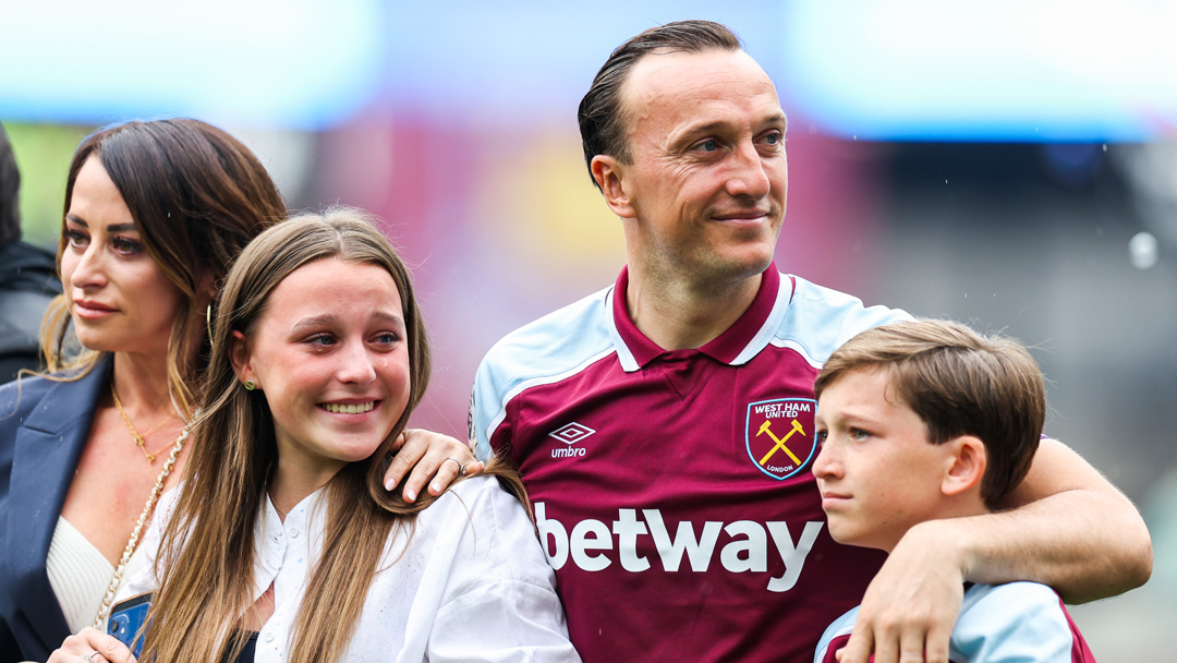 Mark Noble with his family