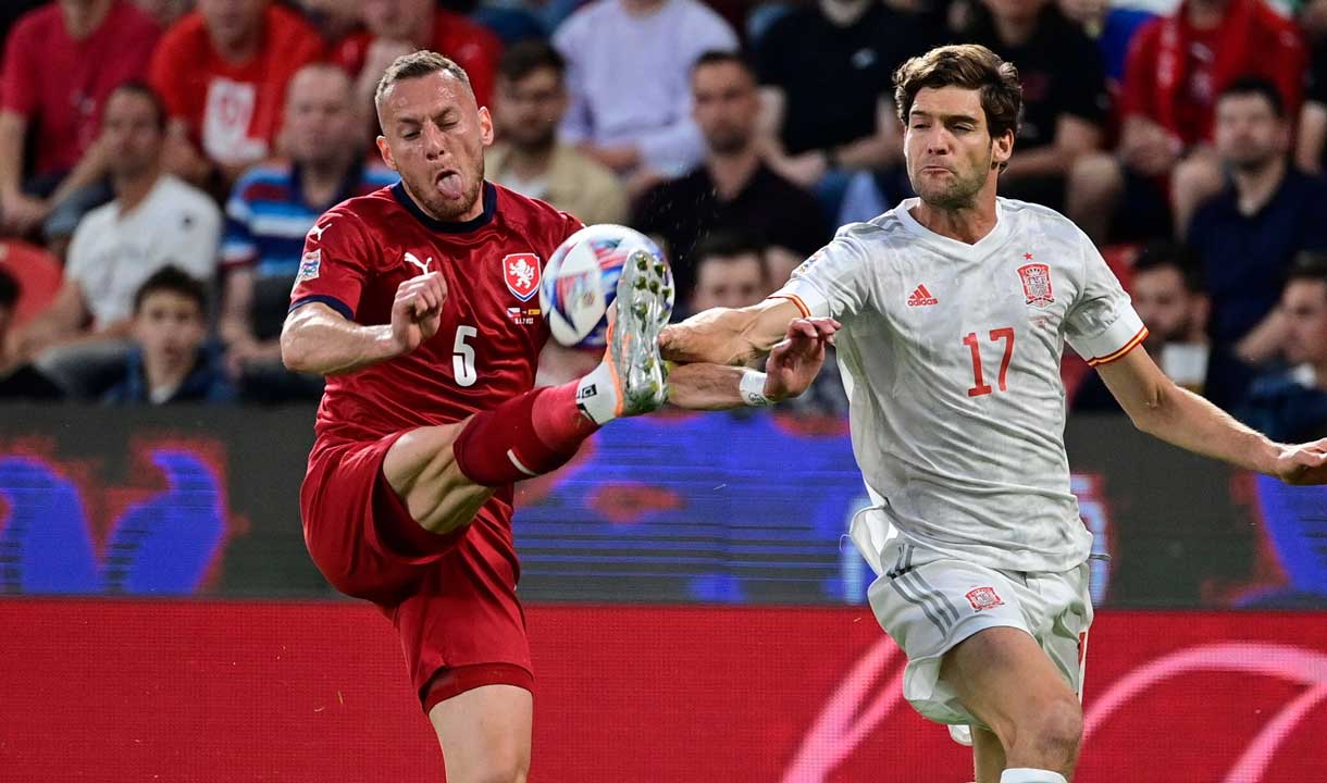 Vladimir Coufal in action against Spain