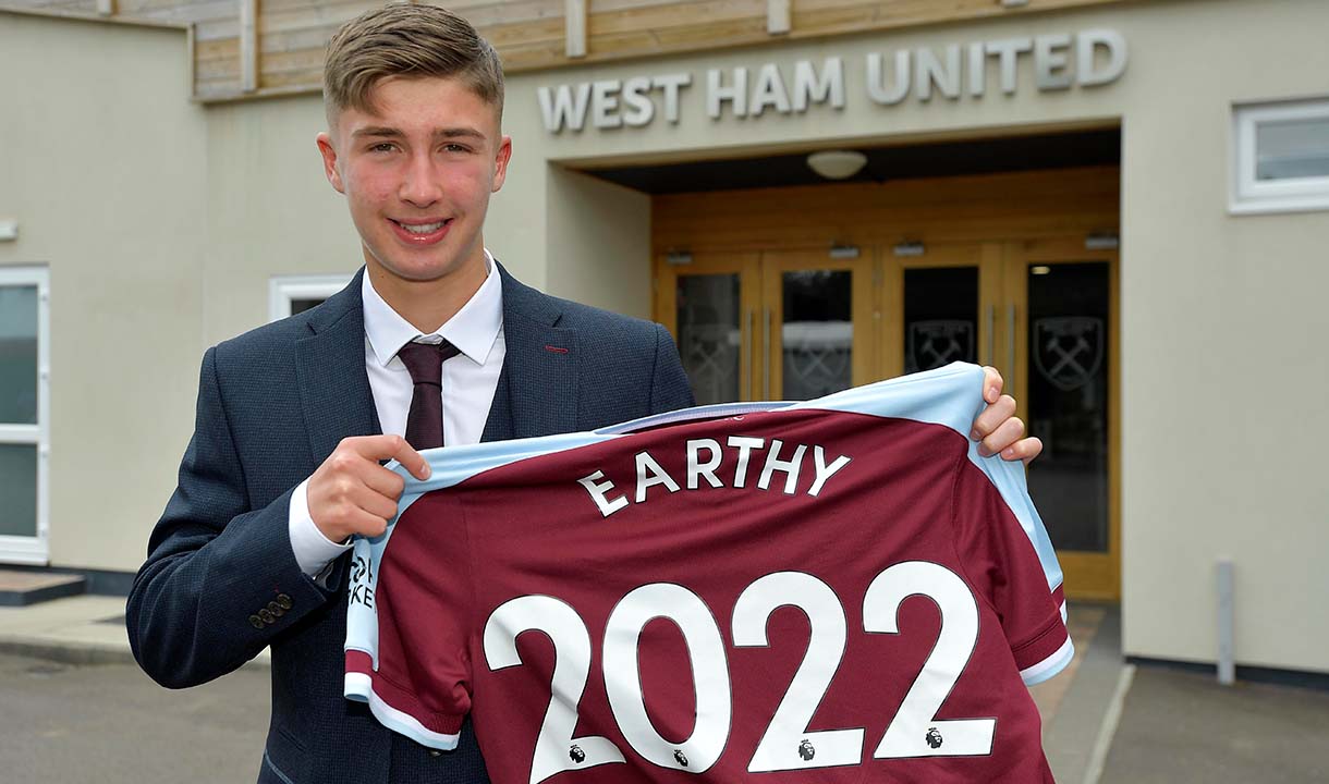 George Earthy signs pro terms with West Ham United