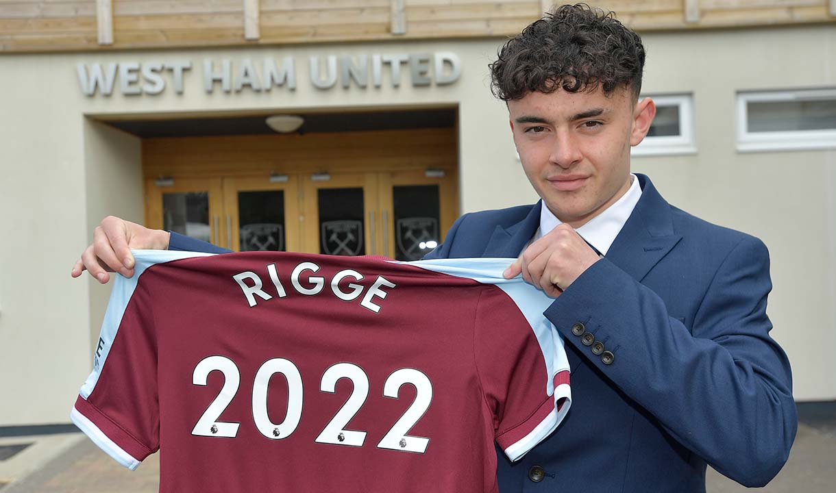 Daniel Rigge signs scholarship with West Ham United