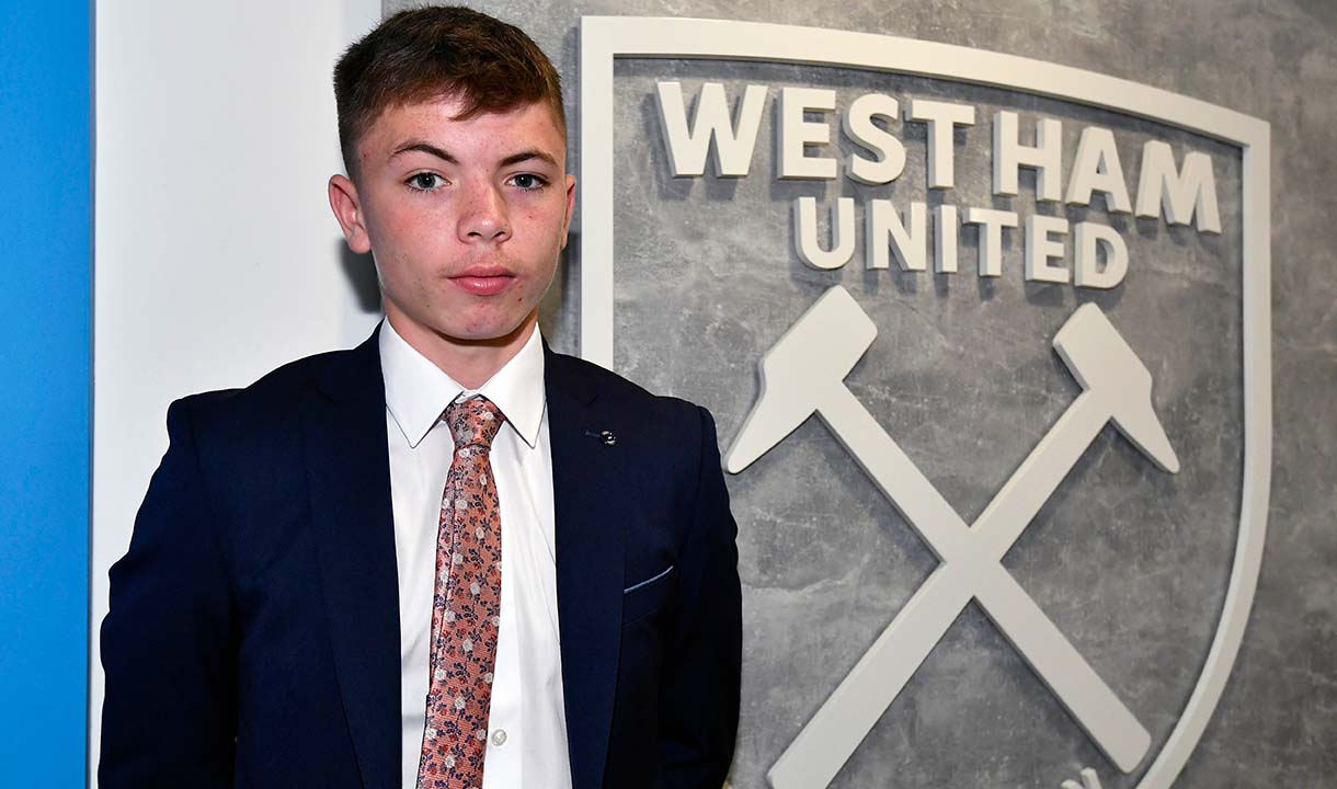 Patrick Kelly signs with West HAm United