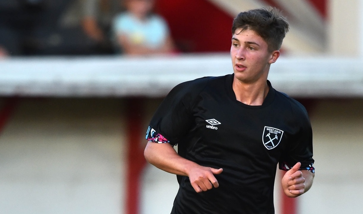 George Earthy in action for West Ham United U21s