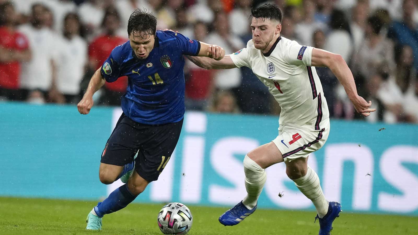 Declan Rice challenges for the ball in the Euro 2020 final against Italy