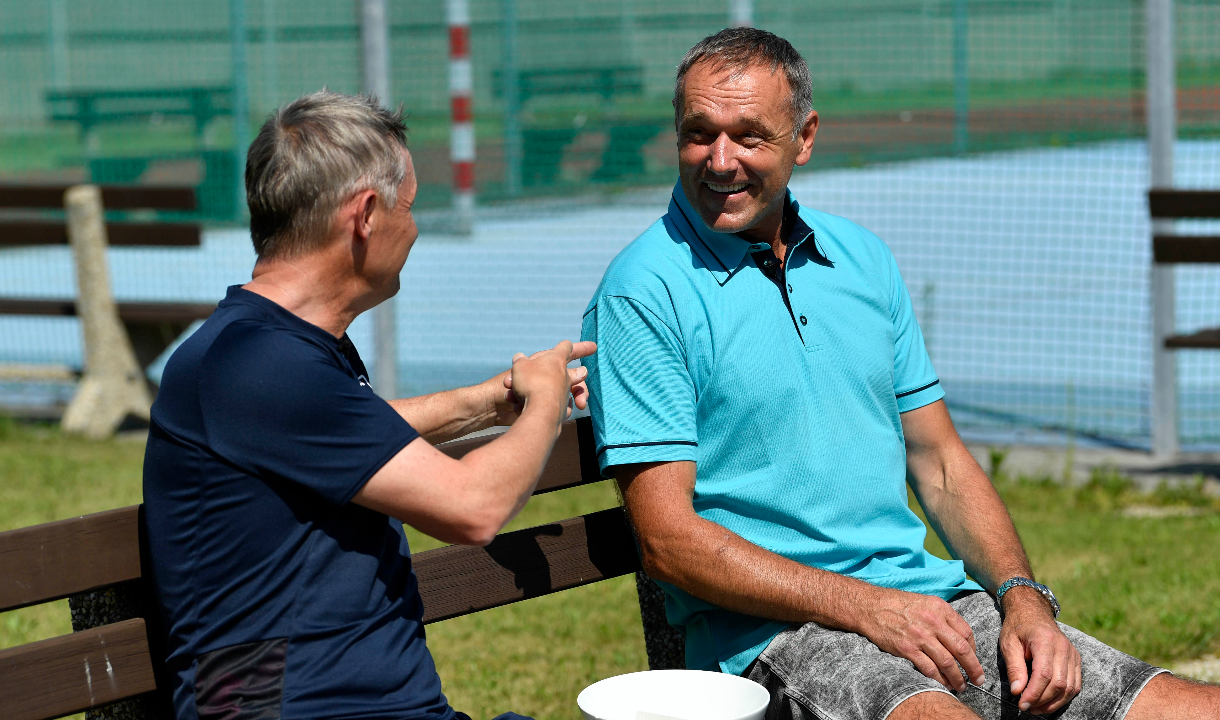 Ludek Miklosko chats to West Ham United U18s coach and former teammate Kevin Keen