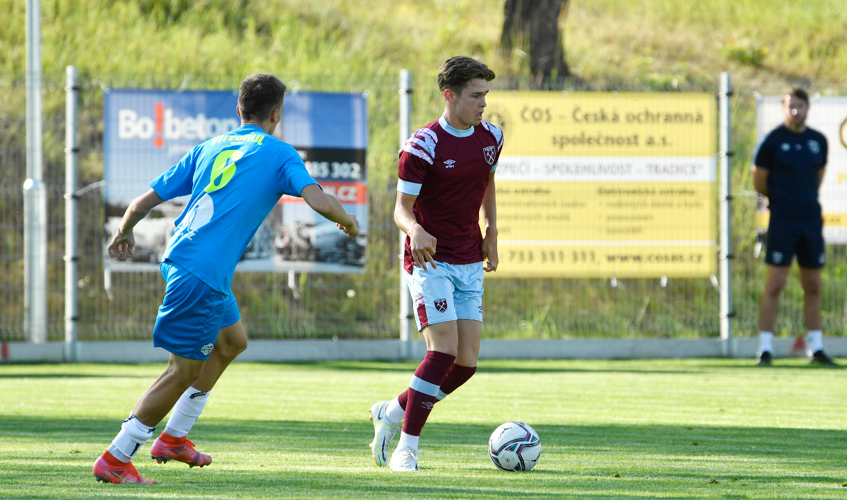 Lewis Orford in action for West Ham United U18s