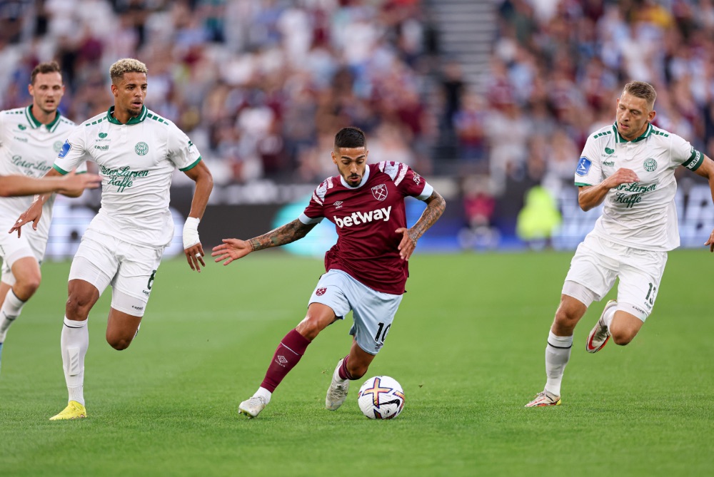 Manuel Lanzini in action against Viborg