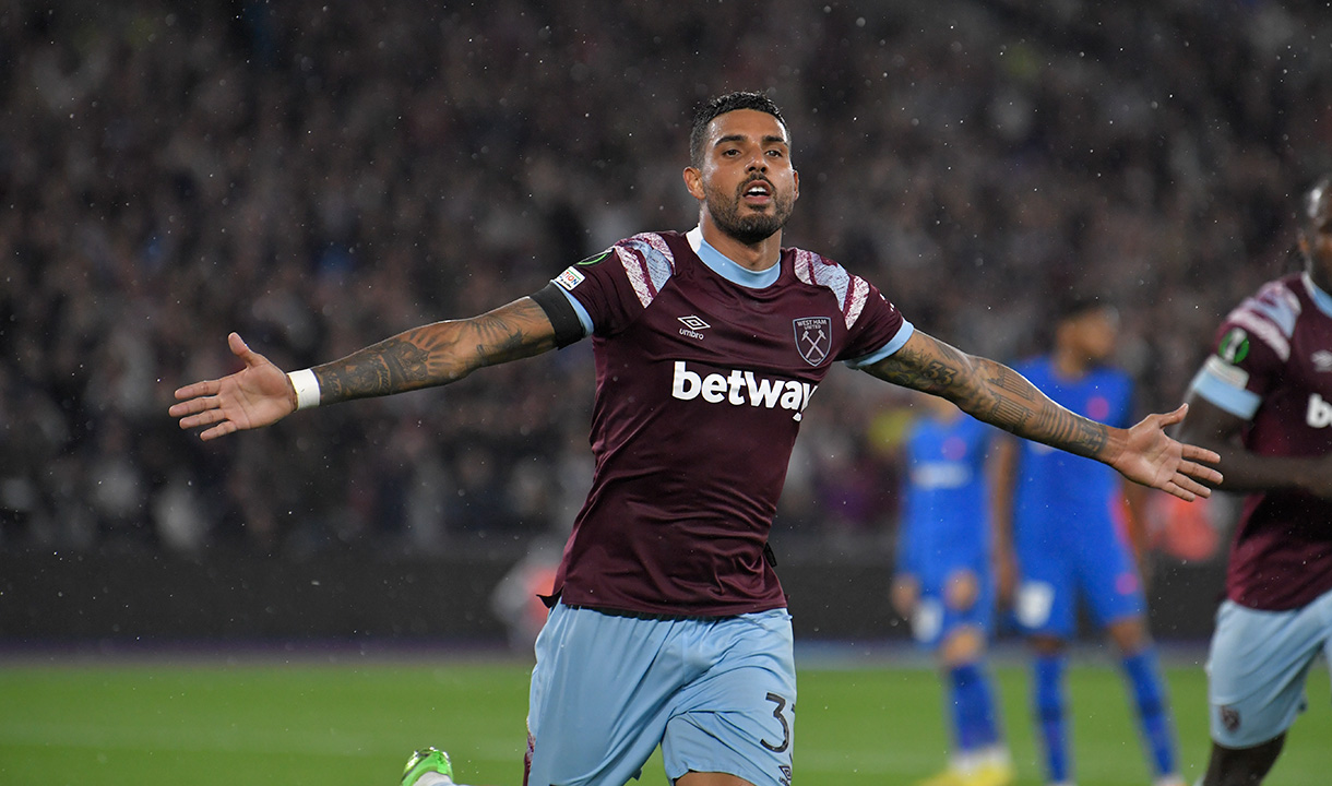 Emerson Palmieri celebrates his goal versus FCSB