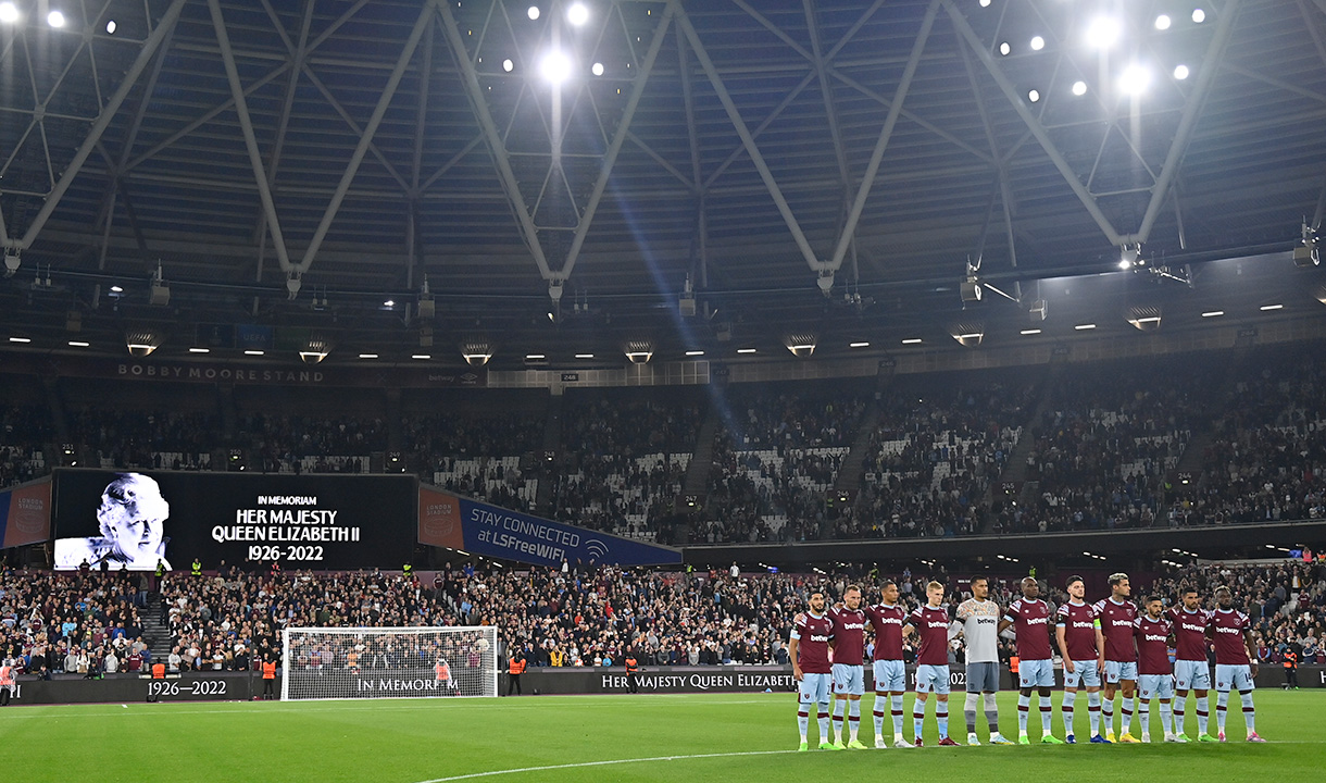 West Ham United players mark Her Majesty Queen Elizabeth II's passing ahead of kick-off
