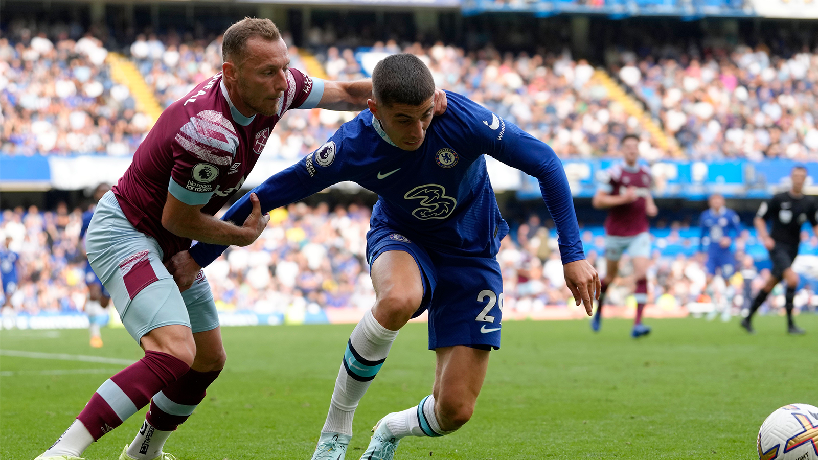 Vladimír Coufal battles against Chelsea