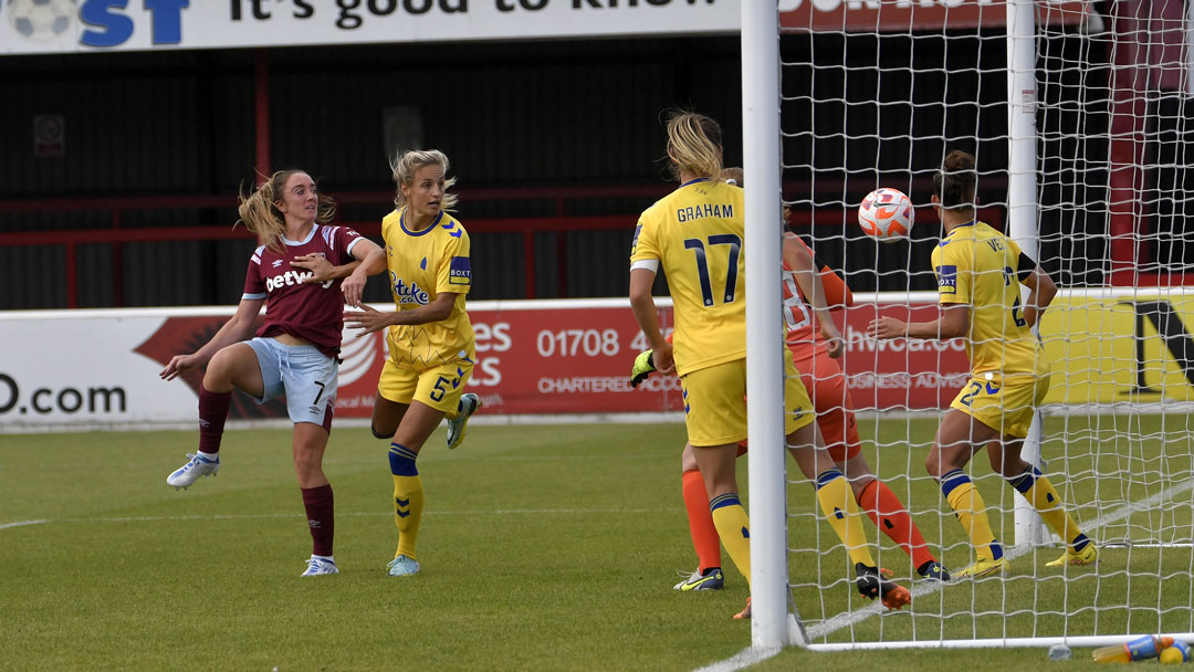 Lisa Evans scores against Everton in September 2022