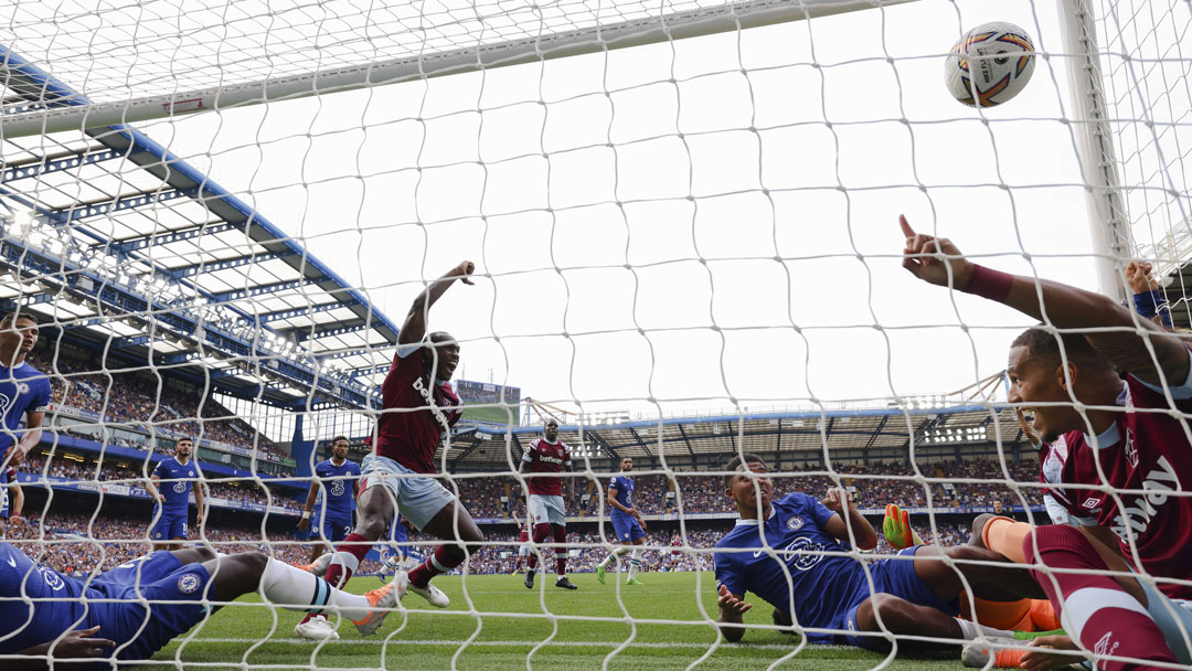 Michail Antonio scores Chelsea