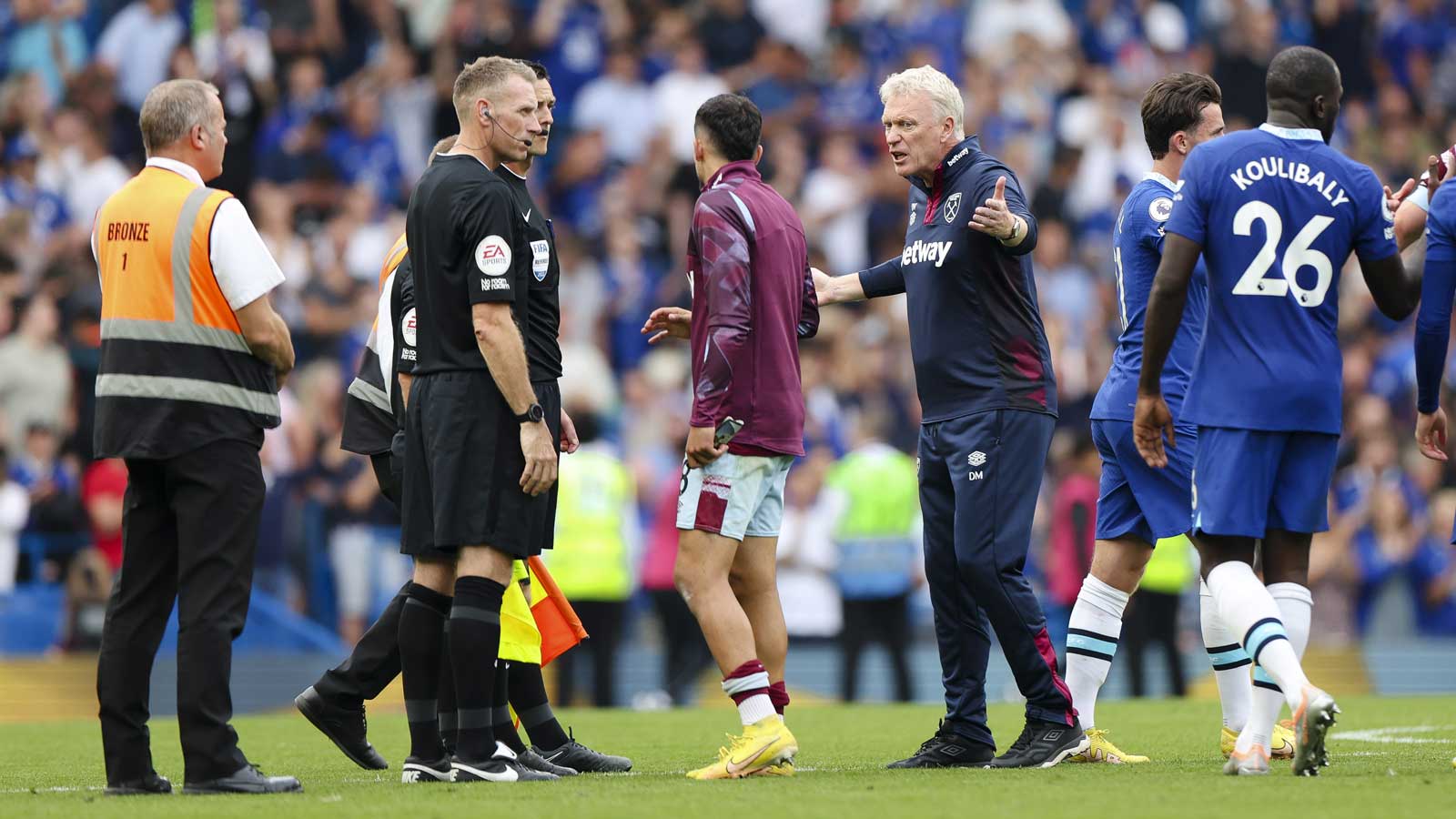 David Moyes remonstrates with the referee at full-time