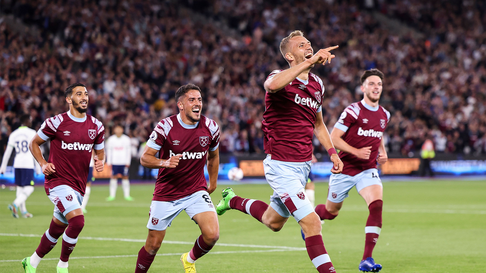 Tomáš Souček celebrates scoring against Tottenham Hotspur 