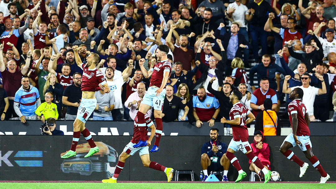 Tomas Soucek celebrates scoring against Tottenham
