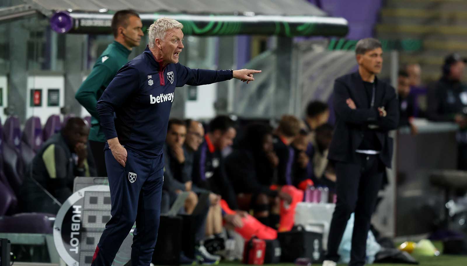 David Moyes gives instructions to his team at Anderlecht