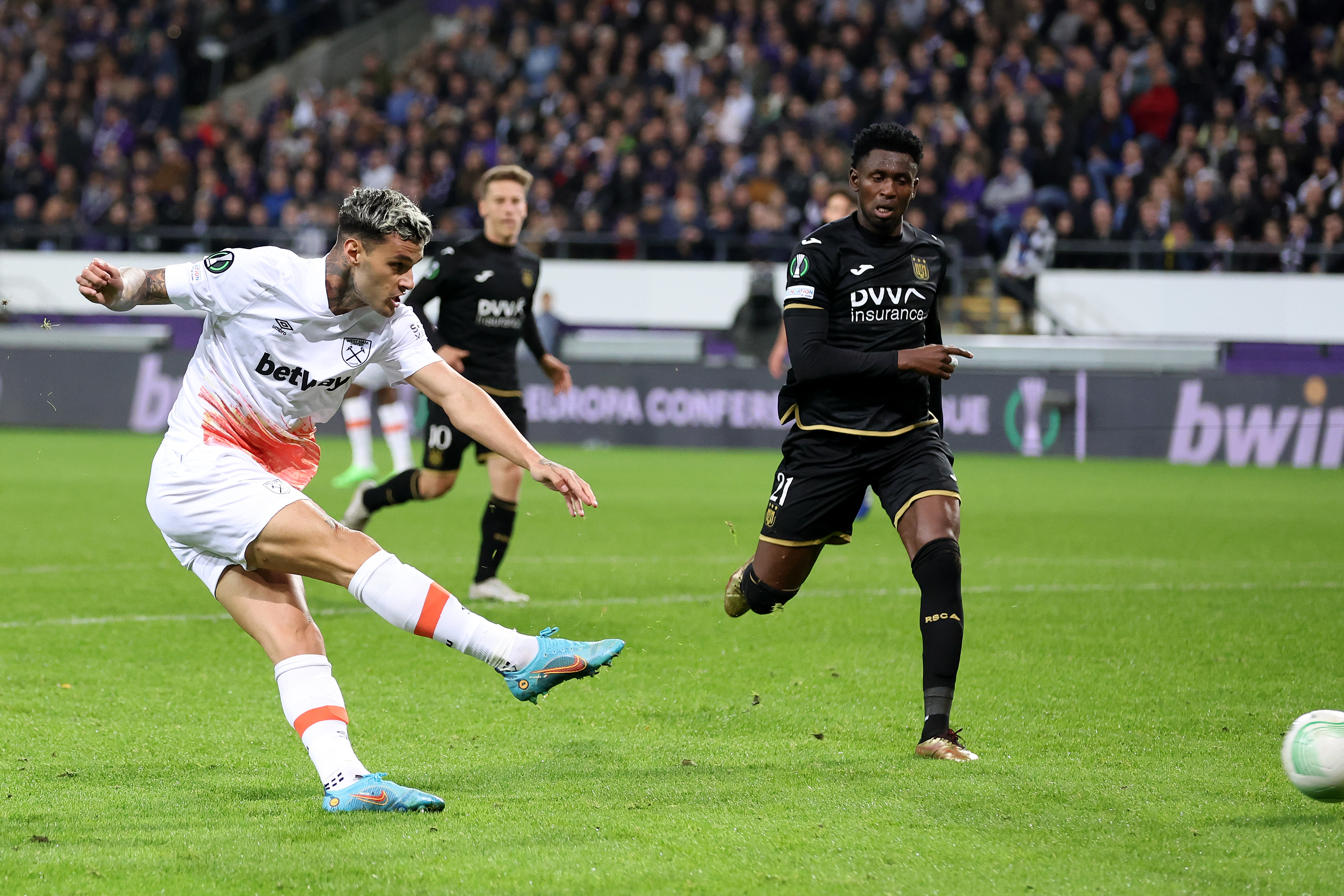 Gianluca Scamacca scores at Anderlecht