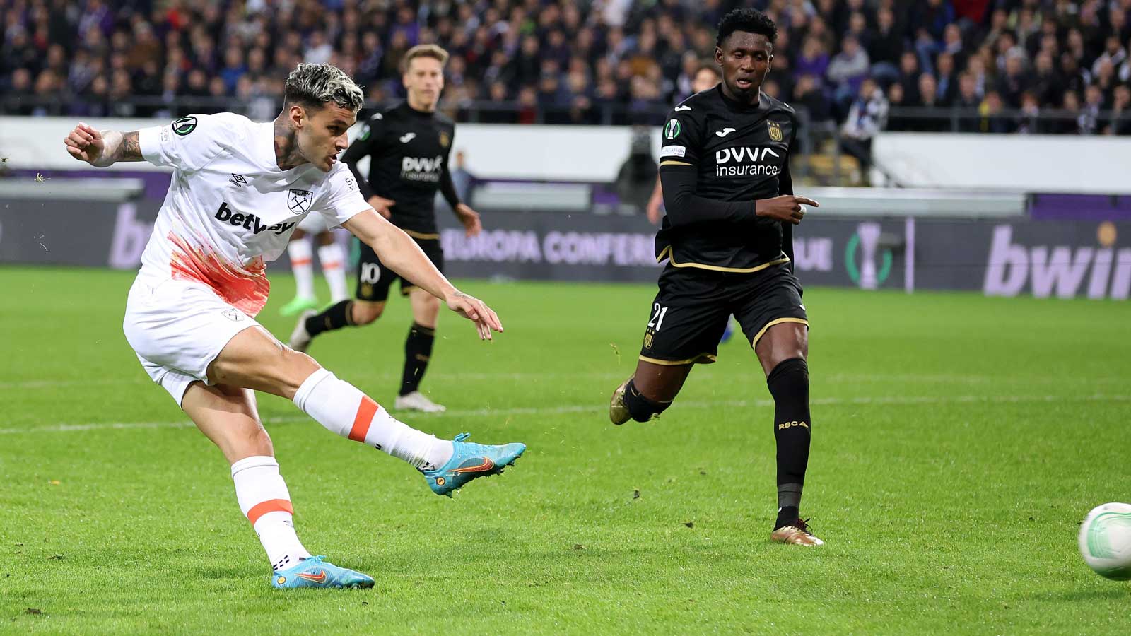 Gianluca Scamacca scores against Anderlecht