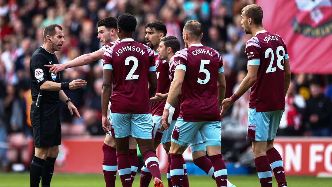 West Ham players protest at Southampton