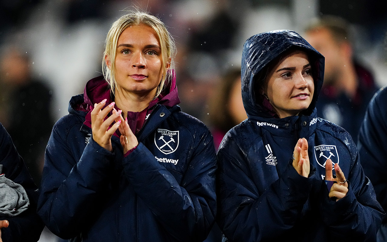 Women's team visit London Stadium