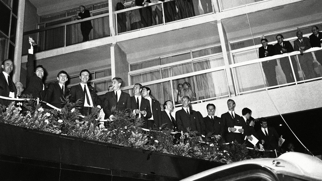 England players celebrate winning the World Cup in 1966