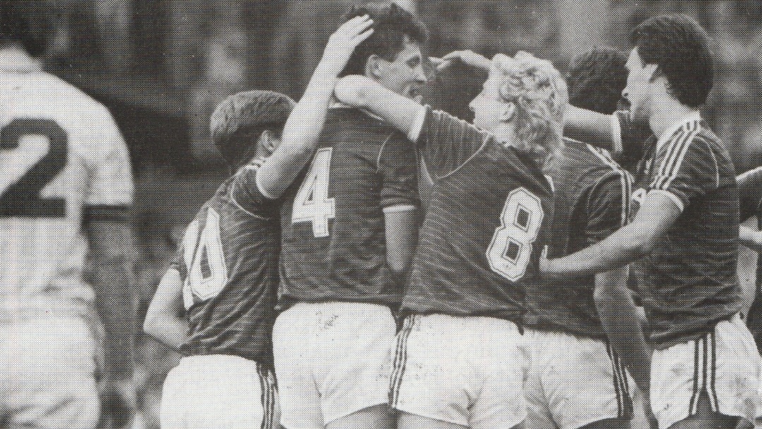 Tony Gale and his teammates celebrate his goal