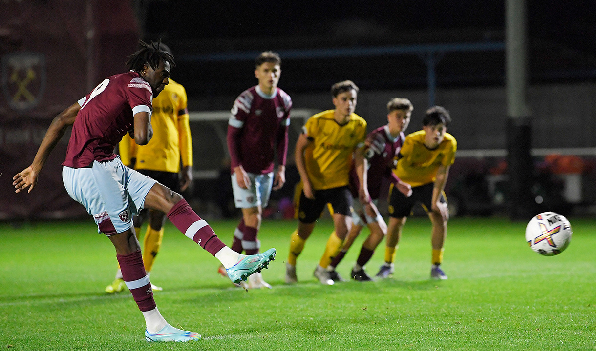 Divin Mubama scores a penalty versus Wolves