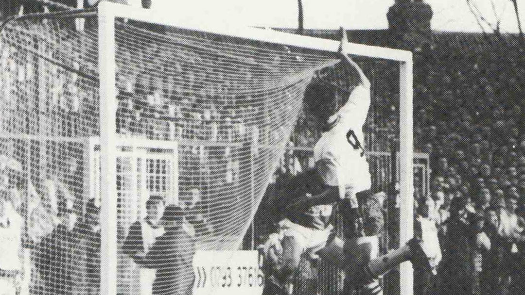 Jimmy Quinn scores a header