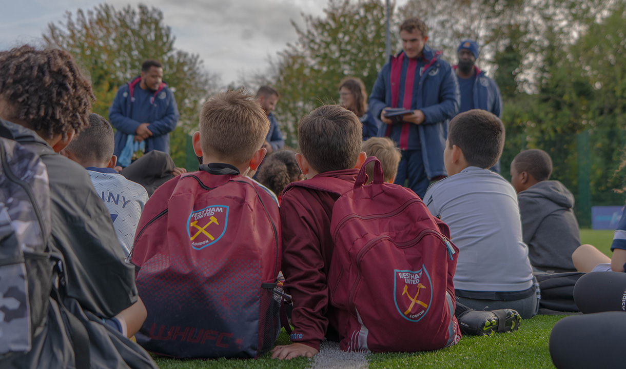 flydende Diverse varer Bug Local families supported by Foundation's Half-Term activities | West Ham  United F.C.