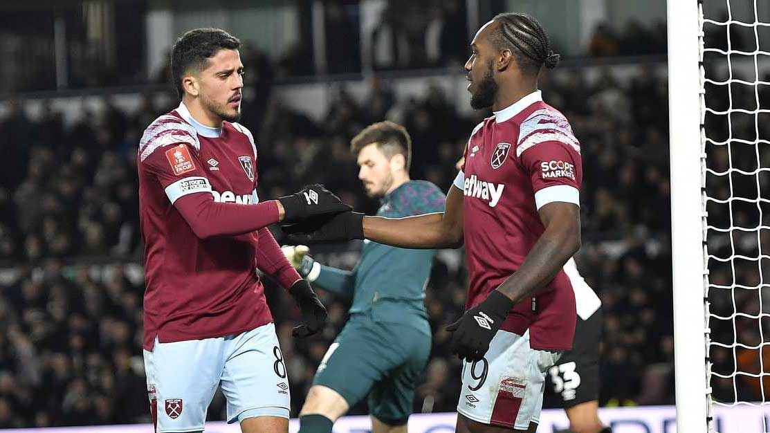 Michail Antonio celebrates his goal at Derby with Pablo Fornals