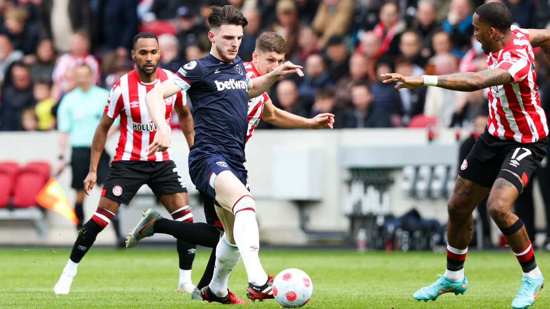Declan Rice in action at Brentford in 2021/22