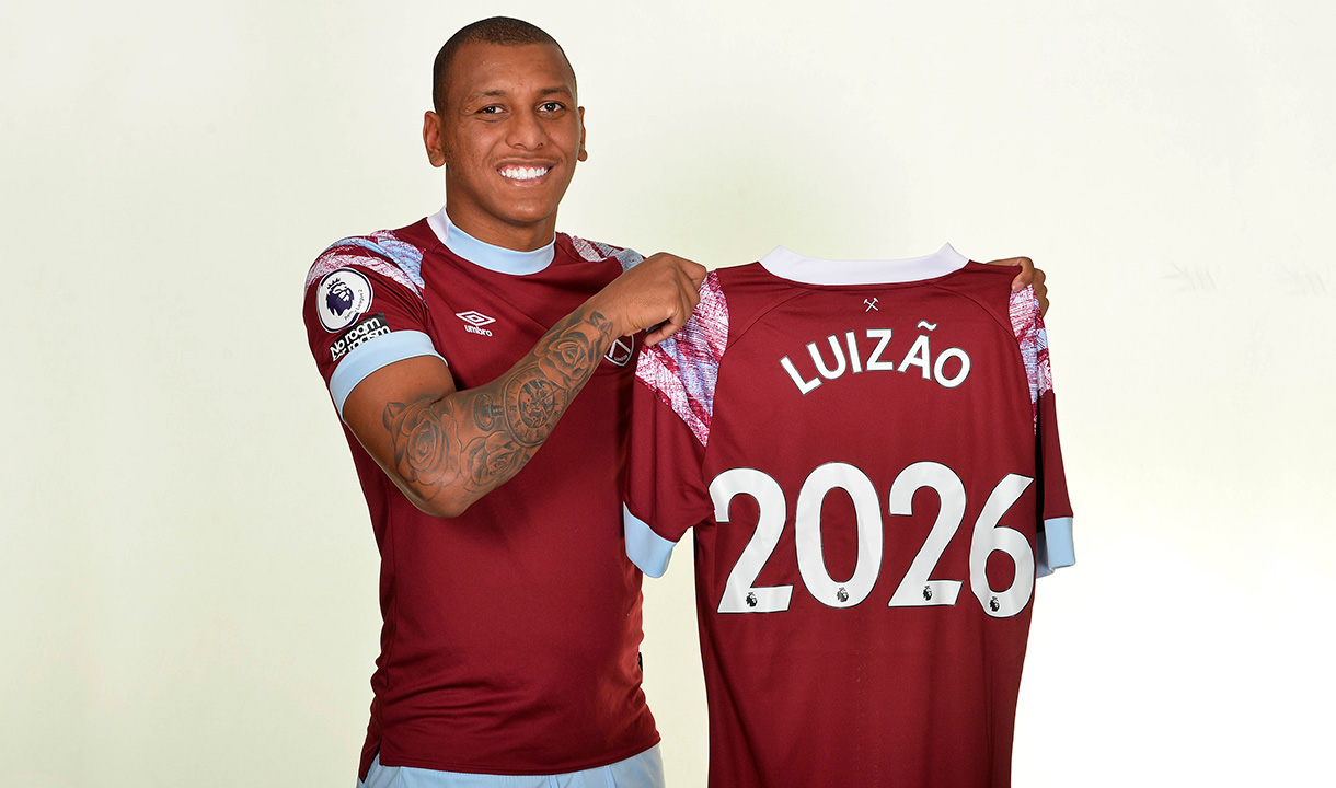 Luizao poses with a shirt