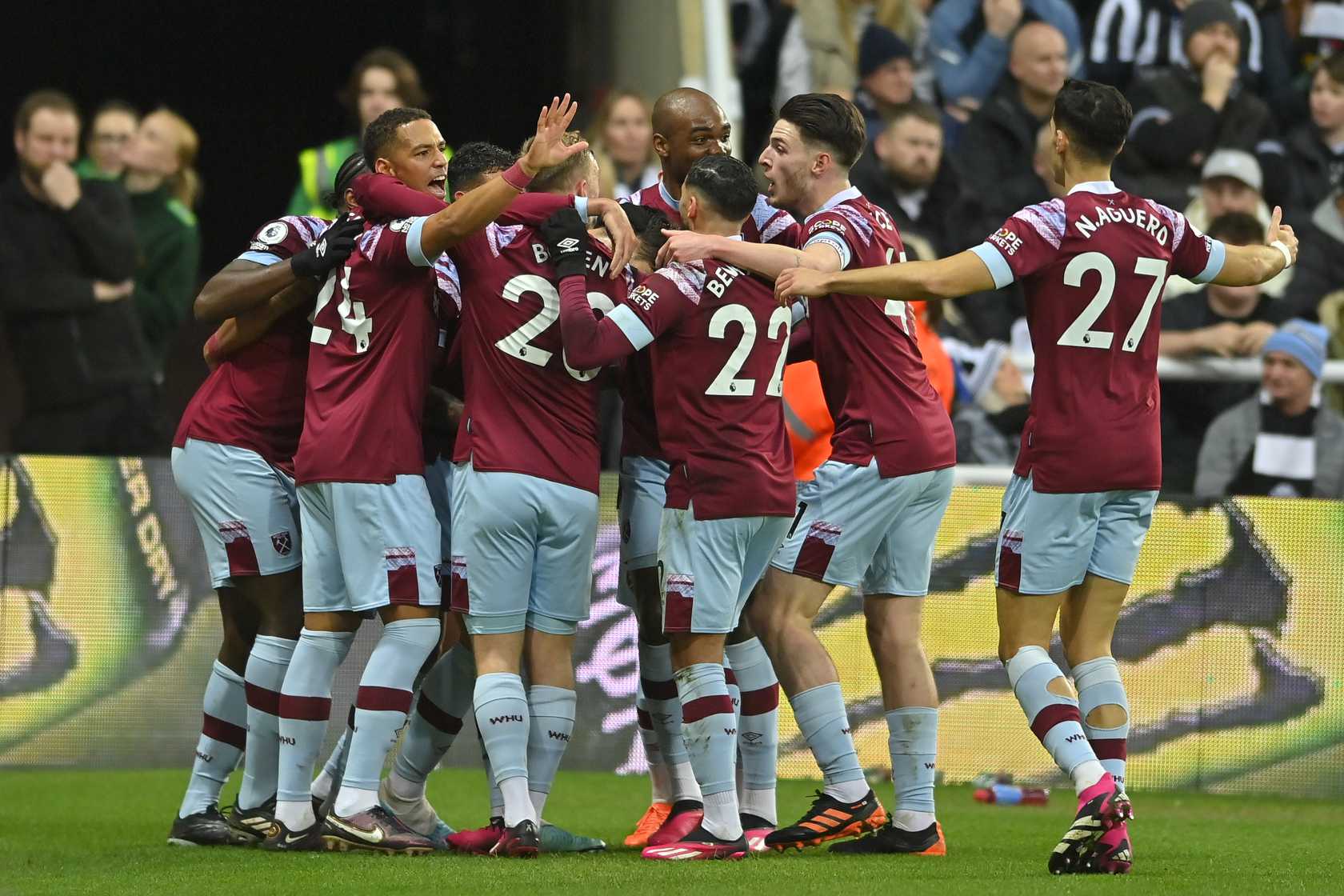 The Hammers celebrate Paquetá's goal at Newcastle